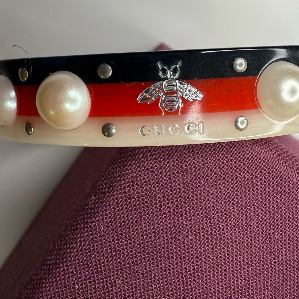Gucci Black and Red Bee Bracelet - Picture 3 of 5